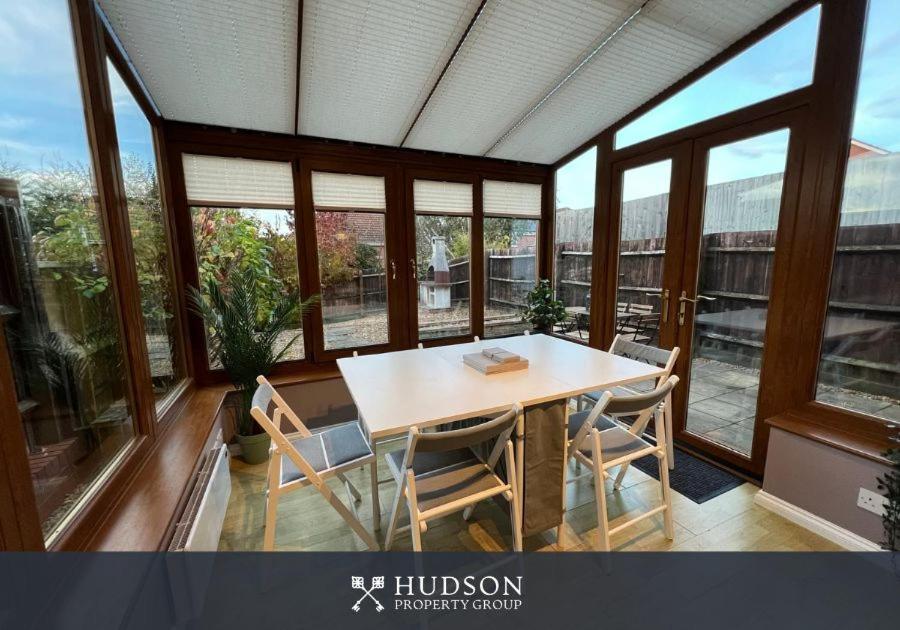 הוילה Telford Townhouse With Parking And Garden מראה חיצוני תמונה