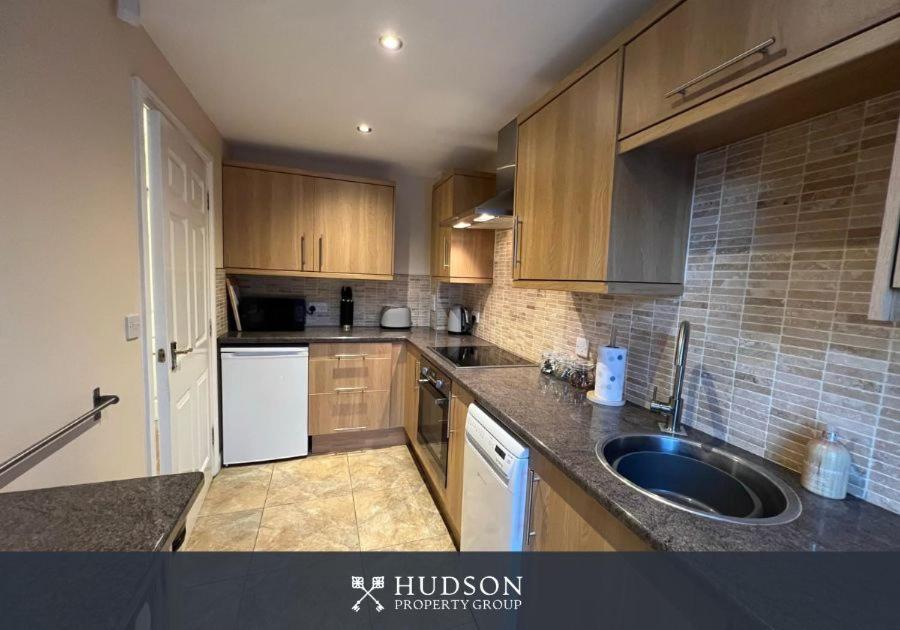 הוילה Telford Townhouse With Parking And Garden מראה חיצוני תמונה