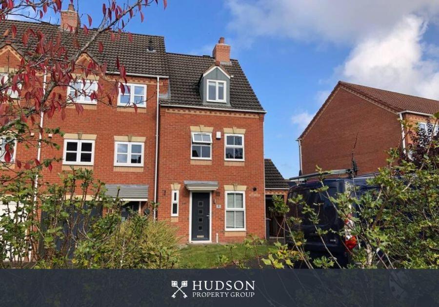 הוילה Telford Townhouse With Parking And Garden מראה חיצוני תמונה