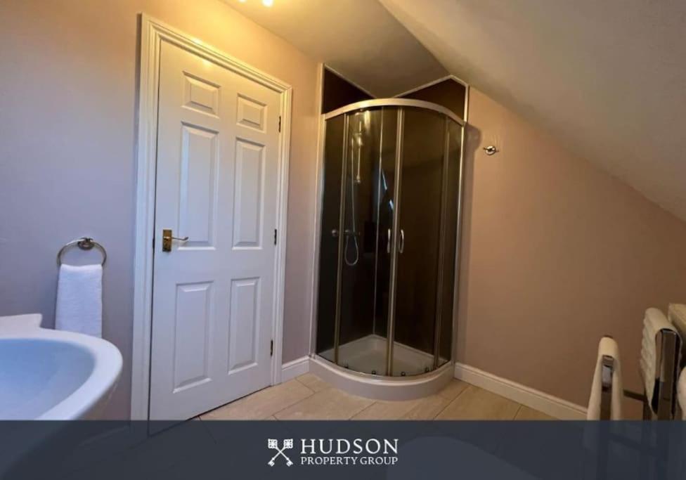הוילה Telford Townhouse With Parking And Garden מראה חיצוני תמונה