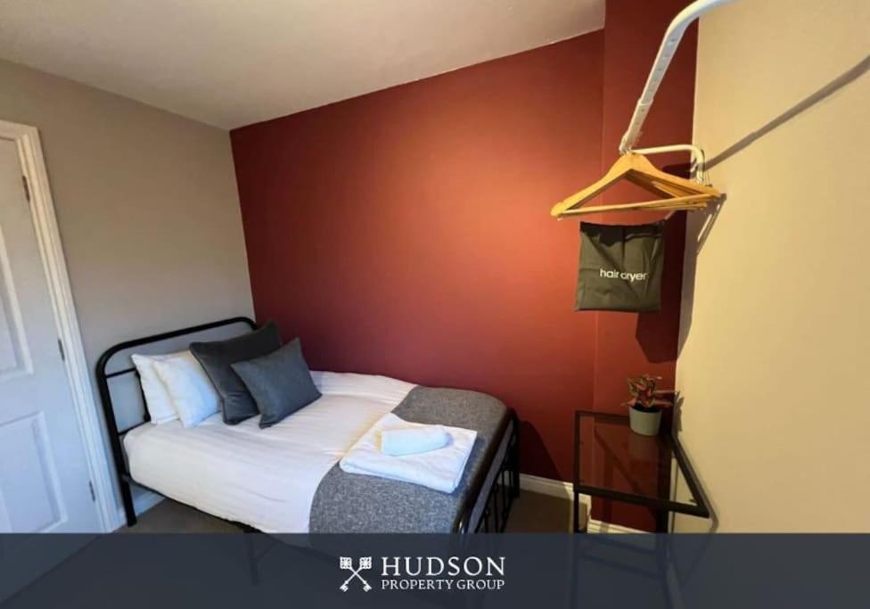 הוילה Telford Townhouse With Parking And Garden מראה חיצוני תמונה