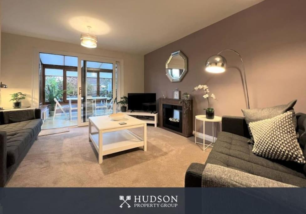 הוילה Telford Townhouse With Parking And Garden מראה חיצוני תמונה