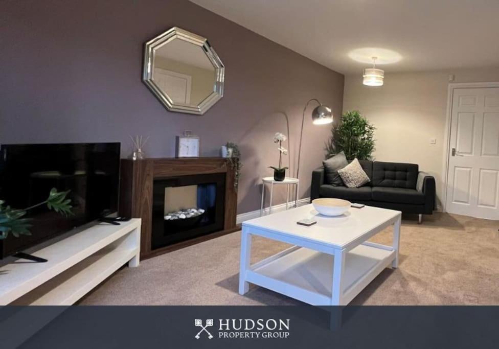 הוילה Telford Townhouse With Parking And Garden מראה חיצוני תמונה
